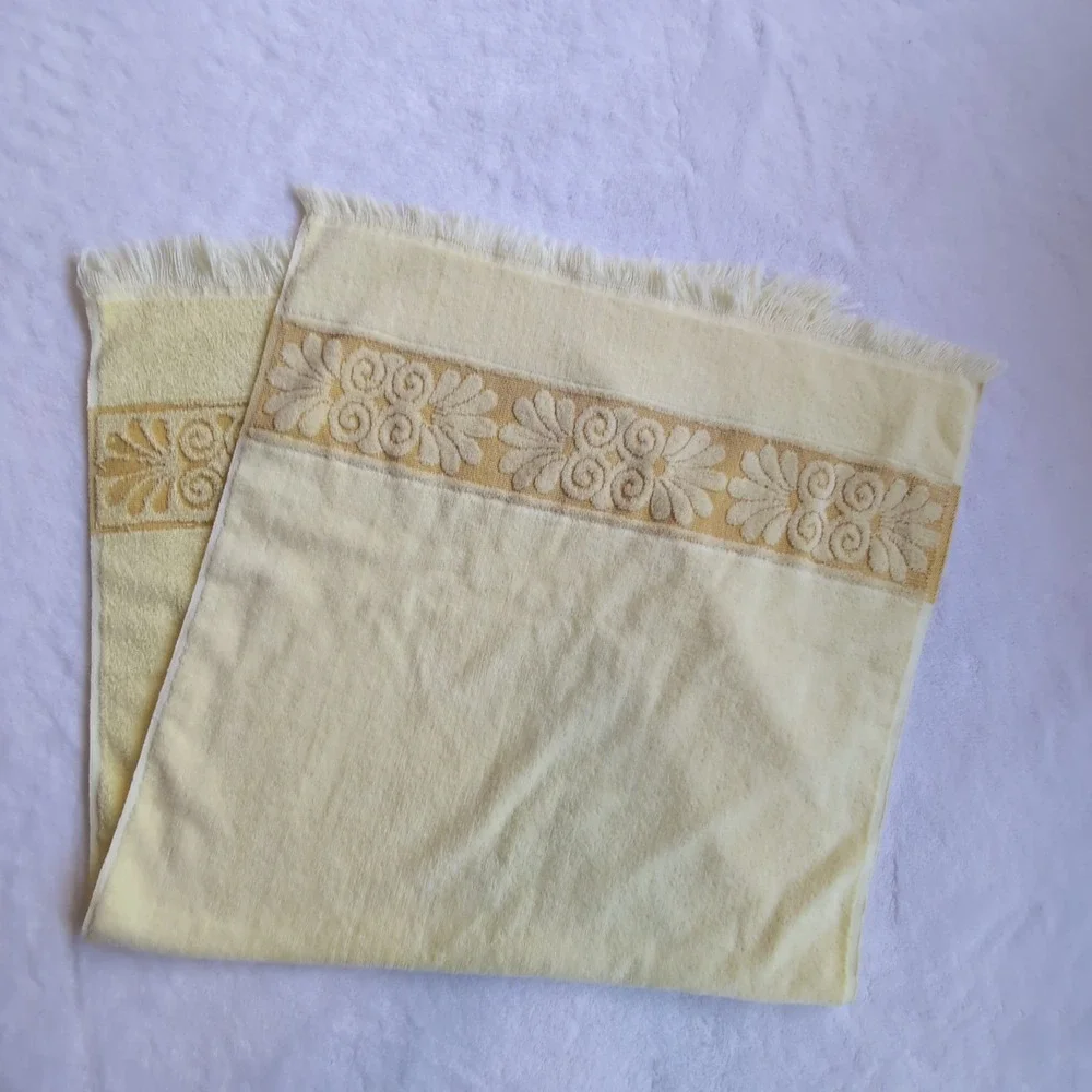 Vintage Cannon Monticello Bath Towel Yellow Santa Cruz Sculpted Floral Fringed